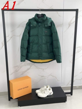 2025 プラダ 在庫あり メンズ ダウンジャケット 秋冬を彩る一着