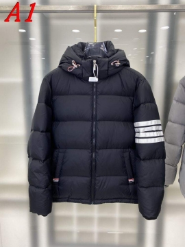 2025 トムブラウン 冬の必須アイテム ダウンプレミアムダウンジャケット 保温効果は抜群