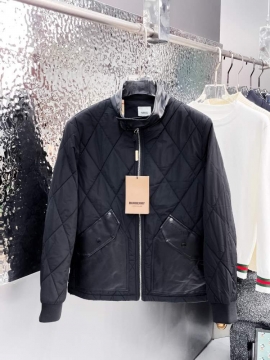2025 バーバリー 注目 ダウンプレミアムダウンジャケット 身体を保温できる
