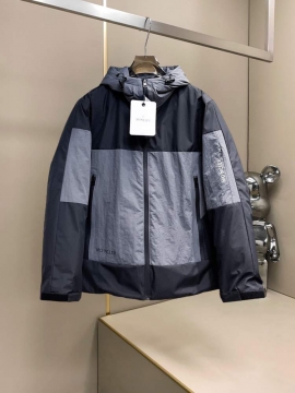 2025 モンクレール 厳選 メンズ ダウンジャケット 程よい光沢感がある