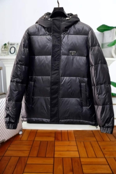 2025 プラダ 新発売 メンズ ダウンジャケット 寒さに打ち勝つ