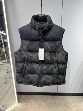 2025 グッチ 話題 メンズ ダウンジャケット 高級感ある