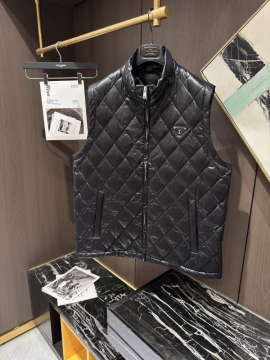 2025 プラダ 限定 メンズ ダウンジャケット ふわふわな感触