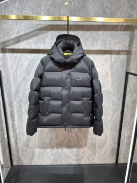 2025 プラダ 上質 ダウンプレミアムダウンジャケット 程よい光沢感がある