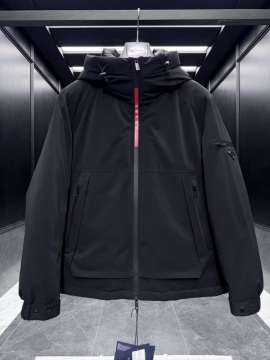 2025 プラダ ふっくらたっぷり ダウンプレミアムダウンジャケット ふわふわな感触