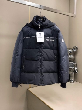 2025 モンクレール オンライン ダウンプレミアムダウンジャケット 防湿性に優れ