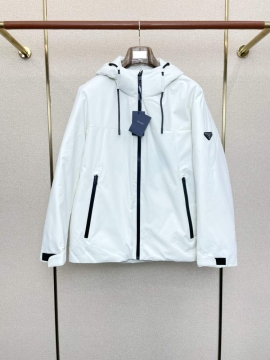 2025 プラダ サラッと ダウンジャケット メンズ 自信有りの一着