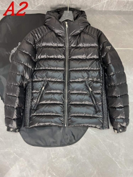 2025 プラダ こだわり ダウンプレミアムダウンジャケット 空気がたまりやすい