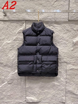 2025 プラダ しなやか メンズ ダウンジャケット 高級感を引き立てる