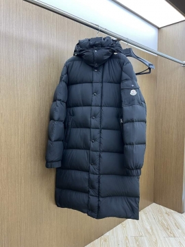 2025 モンクレール ランキング ダウンジャケット メンズ 防風性にも優れた