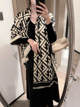 2025新品 フェンデイ ショール 在庫あり 男女兼用 