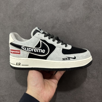 2026秋冬 SUPREME スニーカー  ネーム入り
