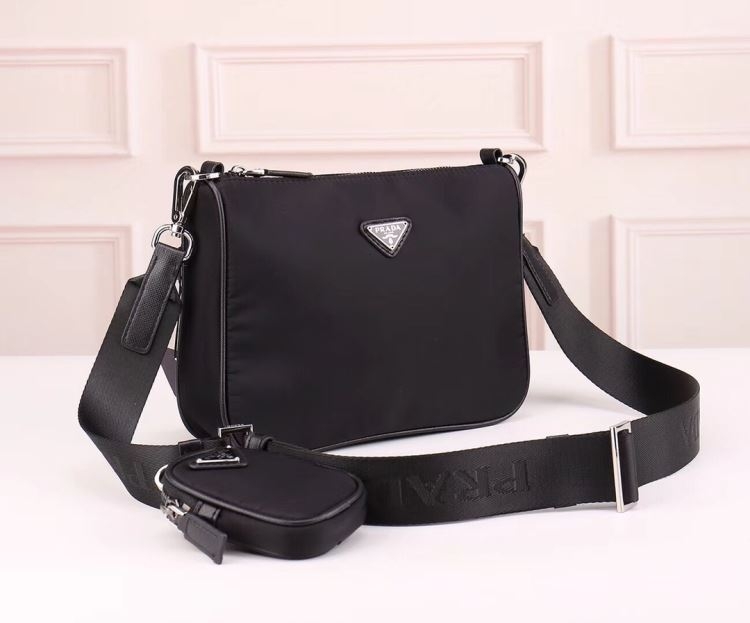 カジュアル反転魅力2026SSプラダメンズバッグ