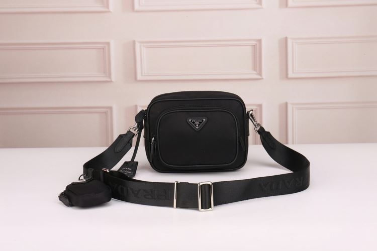 数量限定奇跡の入荷2026SSプラダメンズバッグ