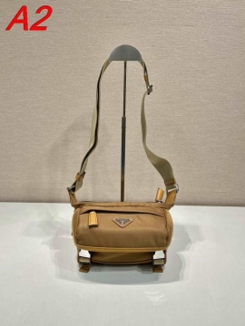 入手超困難2026新品プラダメンズバッグ