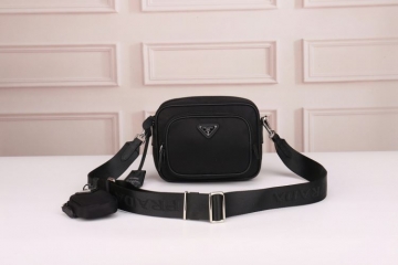 数量限定奇跡の入荷2026SSプラダメンズバッグ