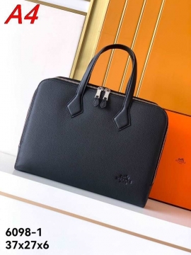 コーデ選ばずおしゃれのポイント2026SSエルメスメンズバッグ