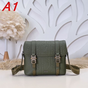 新作コレクションを見る2026SSディオールメンズバッグ