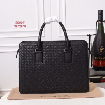 王道コンビ2026SSボッテガヴェネタメンズバッグ