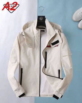 最新作 プラダ コート 夏キレ味をプラス