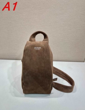 先行入手2026新作プラダメンズバッグ