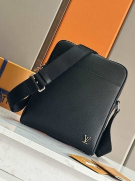 ギフト最適期間限定2026新品ルイヴィトンメンズバッグ