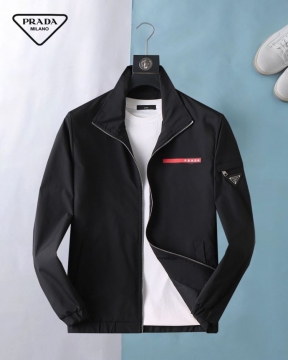 最新作 プラダ コート 春夏のトレンドアイテム