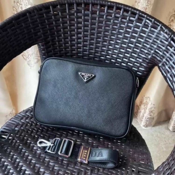 新作コレクションを見る2026SSプラダメンズバッグ