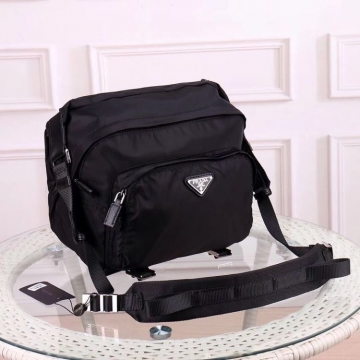 韓国ファッション2026新作プラダメンズバッグ