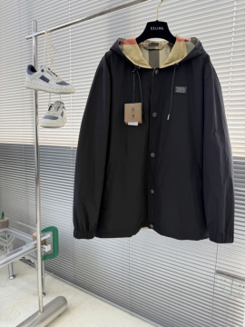 最新作 バーバリー コート コーデ選ばずおしゃれのポイント