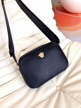 送料込み 希少品2026SSヴェルサーチメンズバッグ