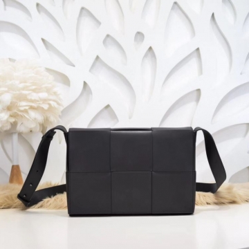 完売品夏に大活躍間違いなし2026新作ボッテガヴェネタメンズバッグ