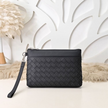 足下注目してくれる2026SSボッテガヴェネタメンズバッグ