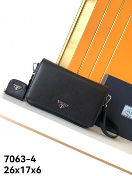 手持ち在庫あり海外セレブ愛用2026新作プラダメンズバッグ