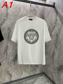 2026年トレンド ヴェルサーチ 【デイリー】 着回し自在Tシャツ コスパ良 シンプル