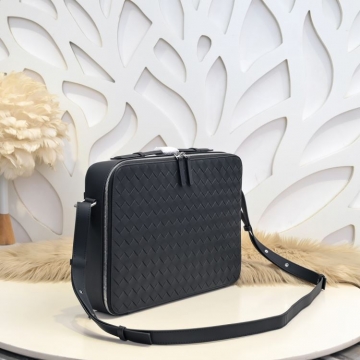 春夏のトレンドアイテム2026SSボッテガヴェネタメンズバッグ