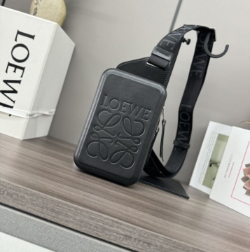 やっと見つけた国内即発2026SSロエベメンズバッグ