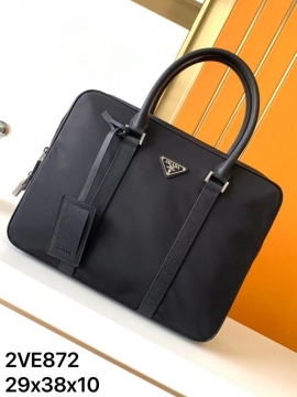 個性派さん2026SSプラダメンズバッグ