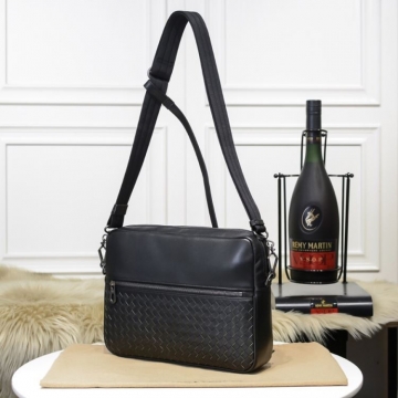 発表の新作モデル2026SSボッテガヴェネタメンズバッグ