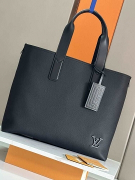 新作オシャレ2026SSルイヴィトンメンズバッグ