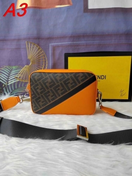 完売品夏に大活躍間違いなし2026新作フェンデイメンズバッグ