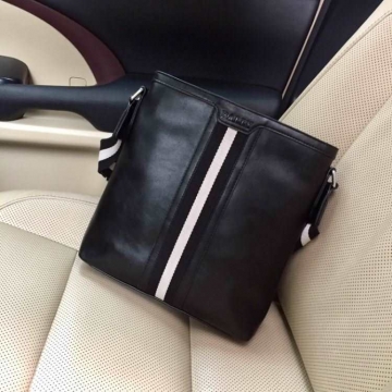 超あたたかい2026新品バリーメンズバッグ