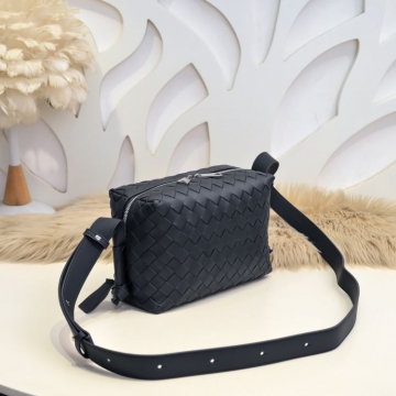 春夏トレンド2026SSボッテガヴェネタメンズバッグ