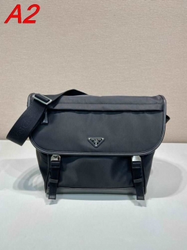 人気確定 2026SSプラダメンズバッグ