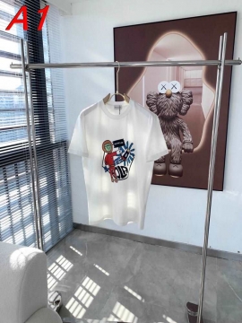 2026年コレクション モンクレール 【ストリート系】 トレンドトップTシャツ クール&カジュアル 着回し自在