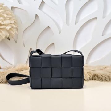 この夏絶対欲しい2026SSボッテガヴェネタメンズバッグ