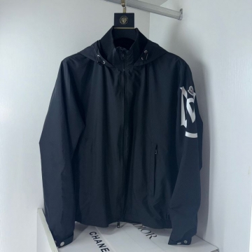 今季新作 モンクレール コート 国内入手困難