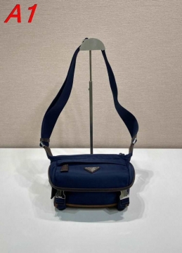 入手超困難2026新品プラダメンズバッグ