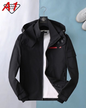 最新作 プラダ コート 夏キレ味をプラス