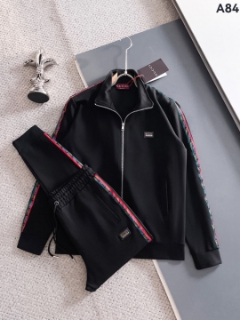 最新作 グッチ セットアップ上下 最新で男性にもお勧め